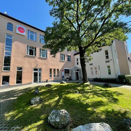 1, 2, Sleep Boardinghouse Unterschleissheim Zentrum Buitenkant foto