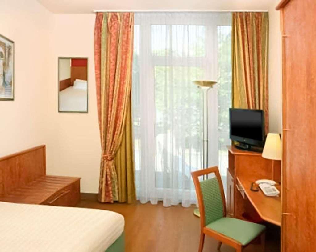 1, 2, Sleep Boardinghouse Unterschleissheim Zentrum Kamer foto
