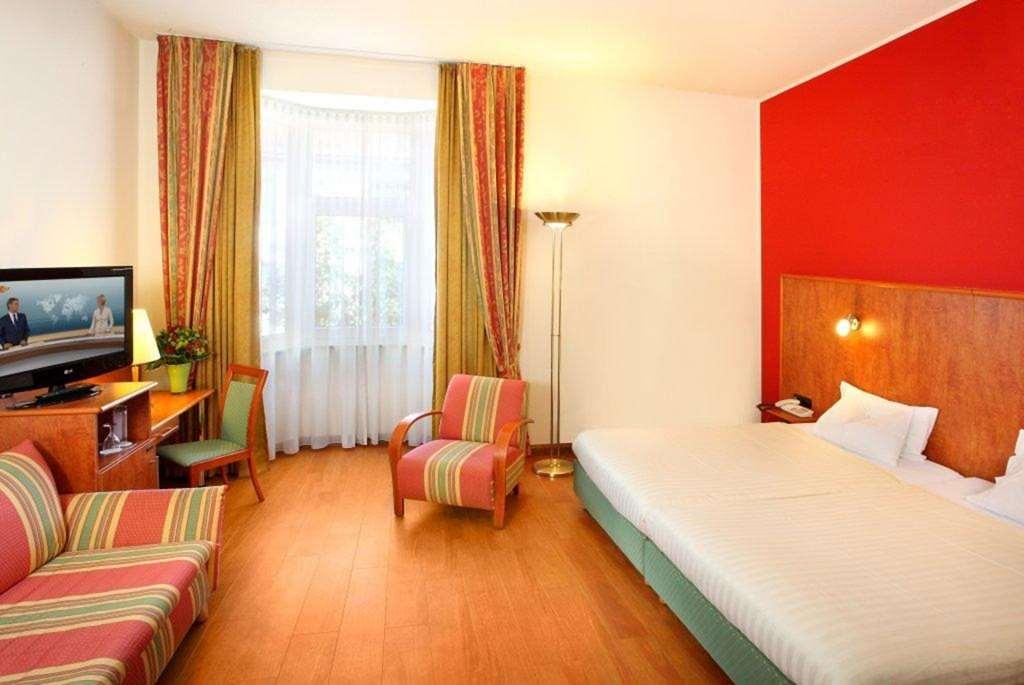 1, 2, Sleep Boardinghouse Unterschleissheim Zentrum Kamer foto