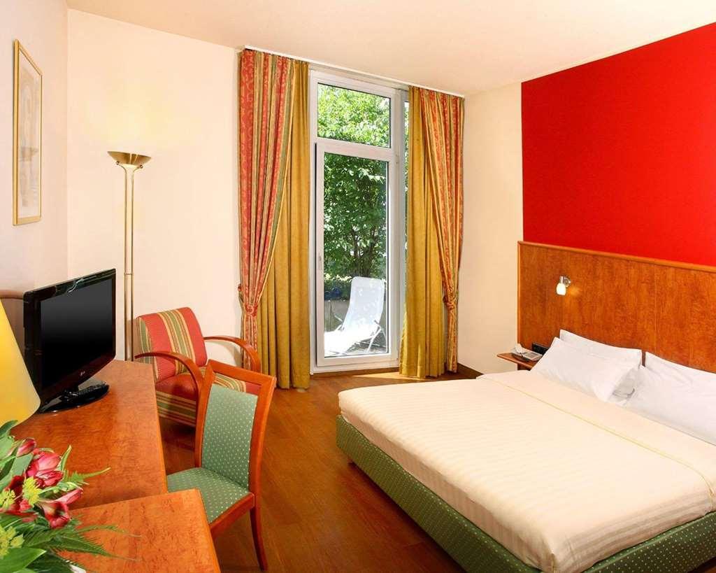1, 2, Sleep Boardinghouse Unterschleissheim Zentrum Buitenkant foto