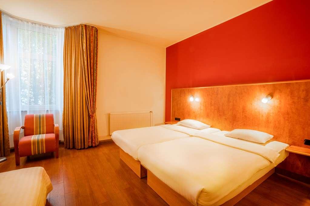 1, 2, Sleep Boardinghouse Unterschleissheim Zentrum Kamer foto