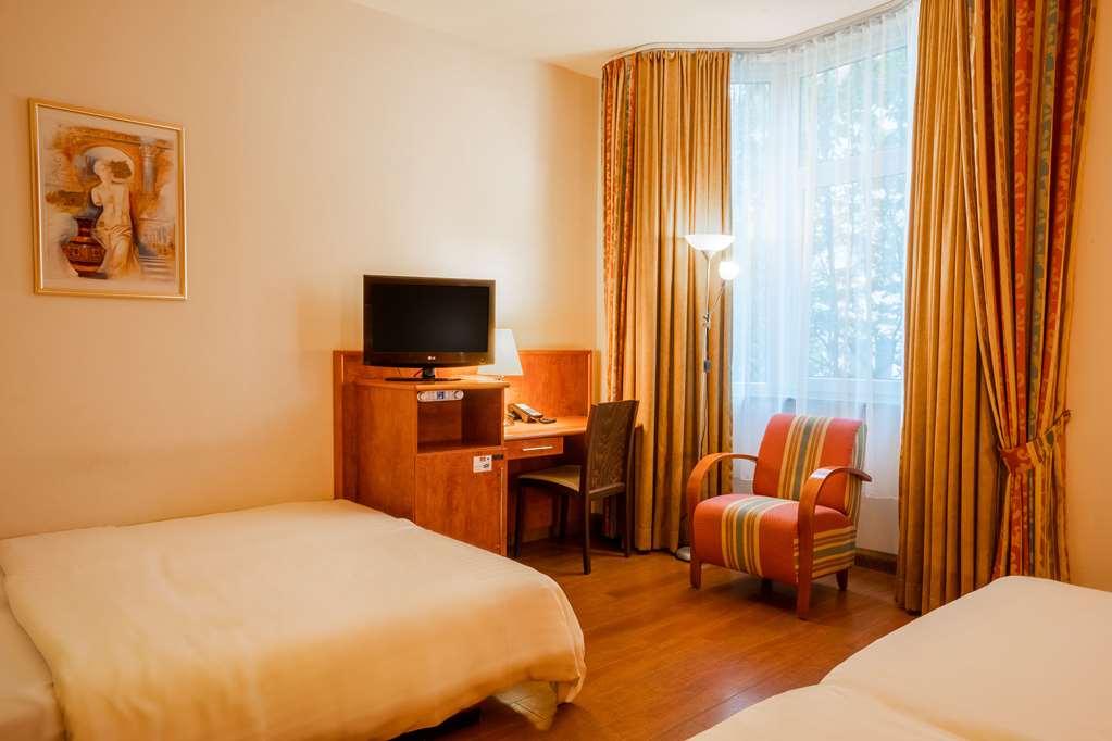1, 2, Sleep Boardinghouse Unterschleissheim Zentrum Kamer foto