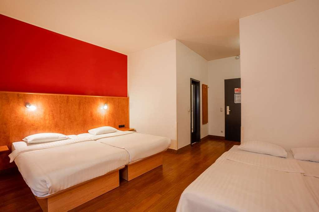 1, 2, Sleep Boardinghouse Unterschleissheim Zentrum Kamer foto