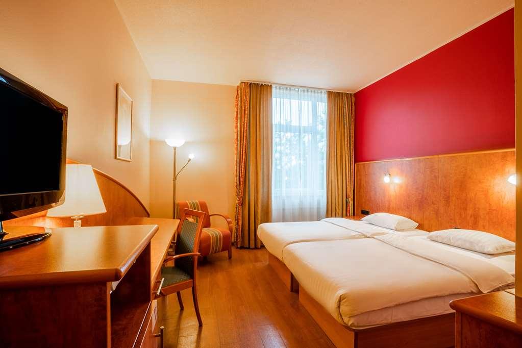 1, 2, Sleep Boardinghouse Unterschleissheim Zentrum Kamer foto