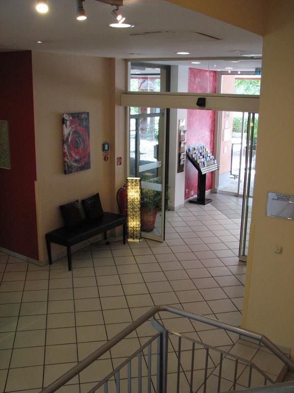 1, 2, Sleep Boardinghouse Unterschleissheim Zentrum Buitenkant foto