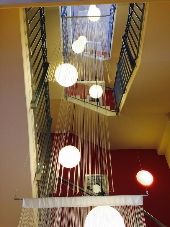 1, 2, Sleep Boardinghouse Unterschleissheim Zentrum Buitenkant foto