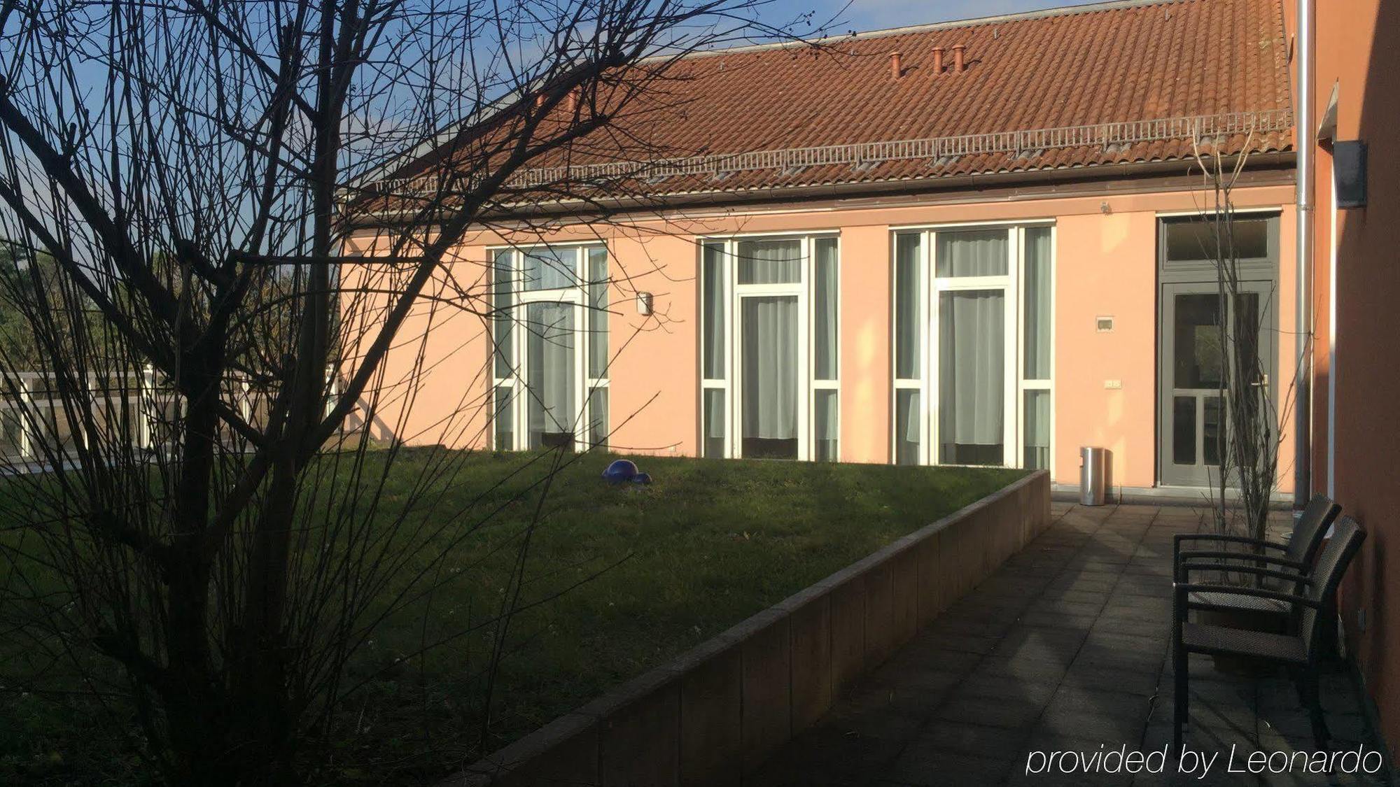 1, 2, Sleep Boardinghouse Unterschleissheim Zentrum Buitenkant foto