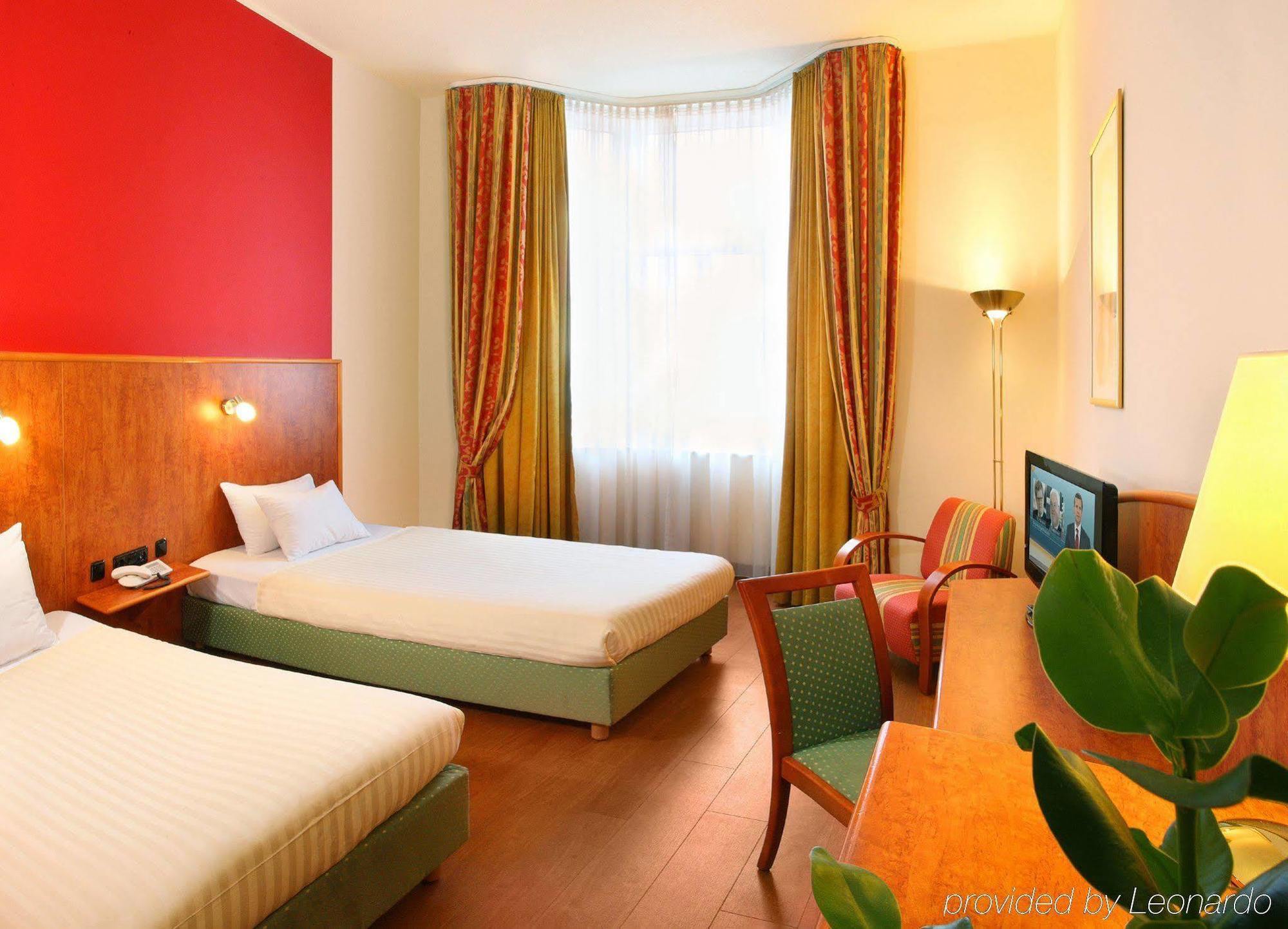 1, 2, Sleep Boardinghouse Unterschleissheim Zentrum Buitenkant foto