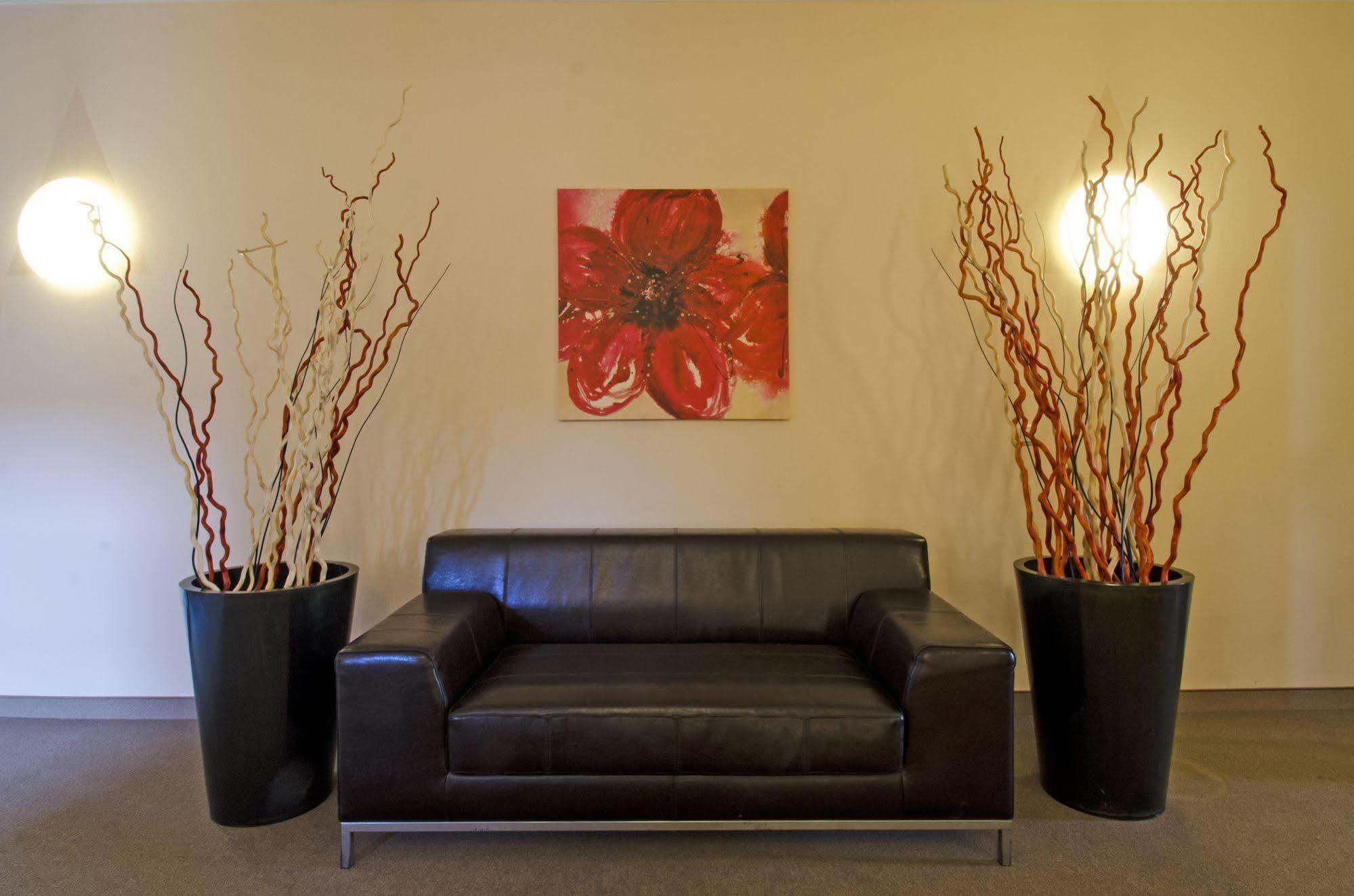 1, 2, Sleep Boardinghouse Unterschleissheim Zentrum Buitenkant foto