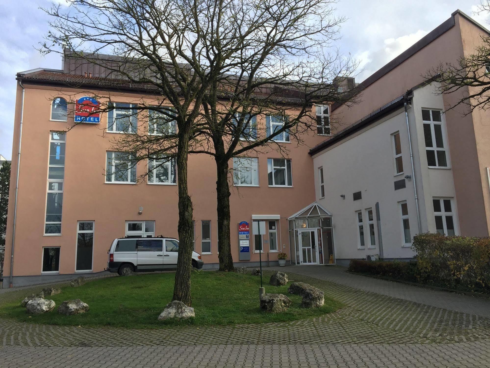 1, 2, Sleep Boardinghouse Unterschleissheim Zentrum Buitenkant foto
