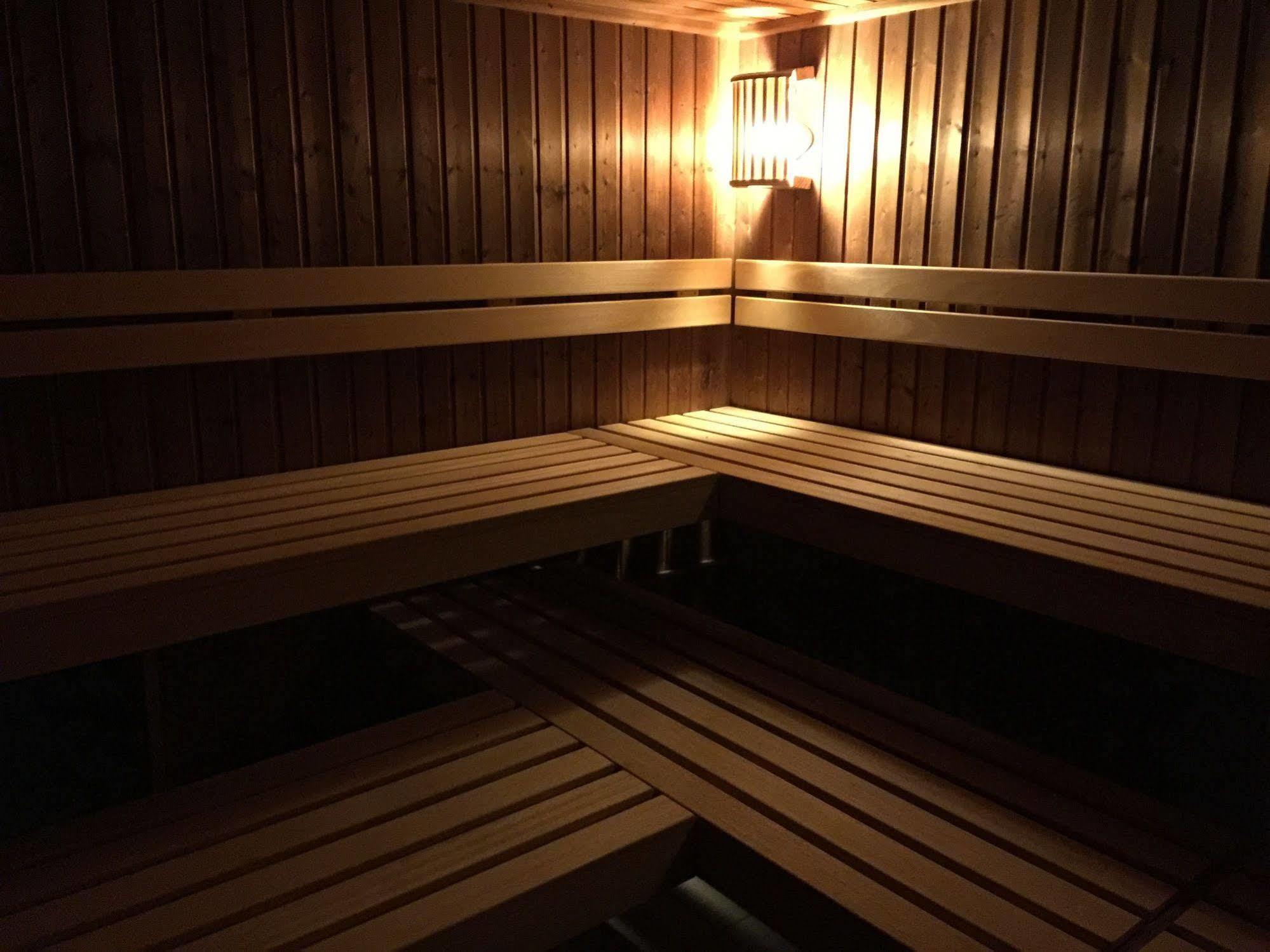 1, 2, Sleep Boardinghouse Unterschleissheim Zentrum Buitenkant foto